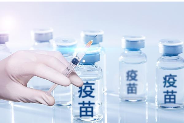 我國新冠疫苗累計接種近24億劑次，專家回應(yīng)熱點(diǎn)問題